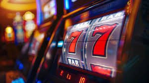 Người dùng Việt Nam đang chơi game slot trực tuyến trên điện thoại thông minh